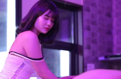 Em gái vú to tự sướng cực dâm trong phòng thay đồ