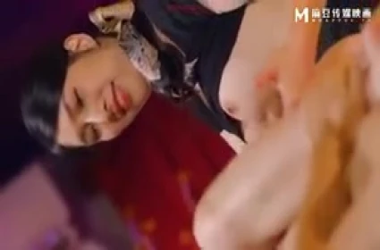 Người phụ nữ nhu nhuoc trong chung cư đáng để chồng hàng xóm 'chia sẻ'